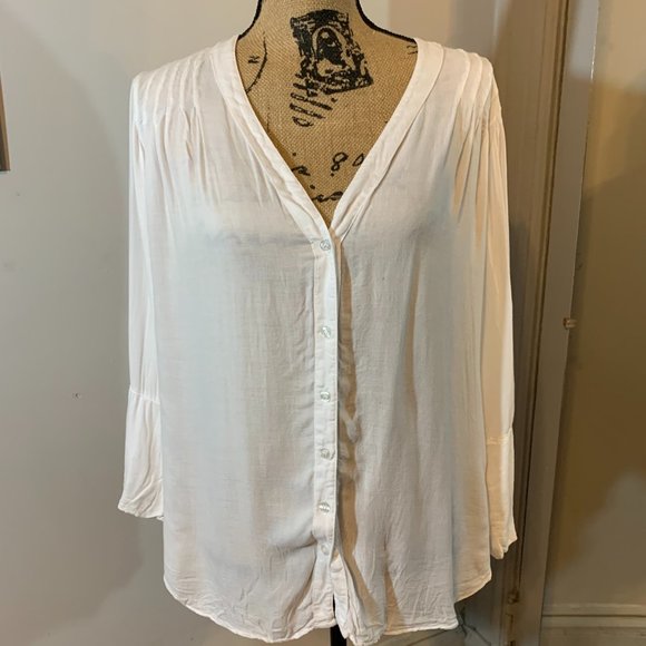 Bella Dahl Tops - Bella Dahl V Neck Button Down Top